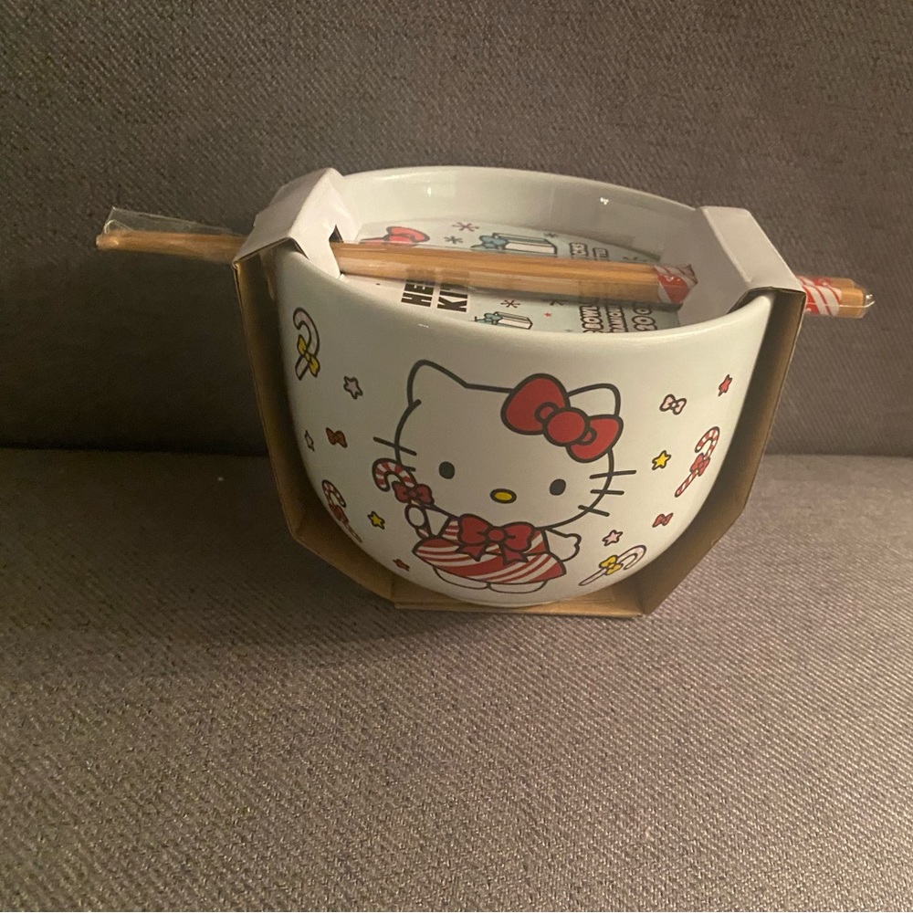 Hello Kitty Christmas theme noodle bowl with chopsticks NWT